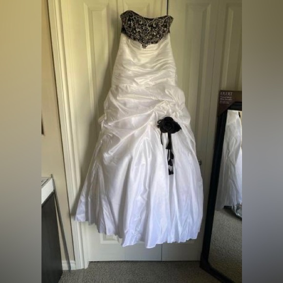 Private collection Wedding, Grad/Prom Dress - Picture 2 of 4